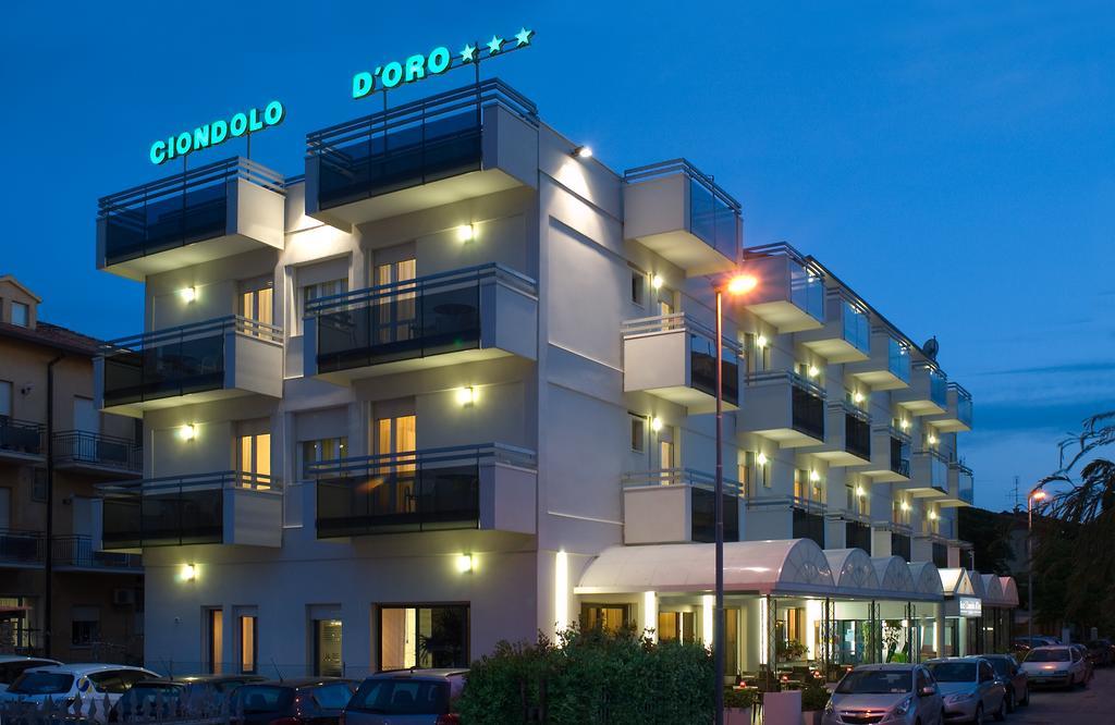 Hotel Ciondolo D'Oro Rimini Bagian luar foto