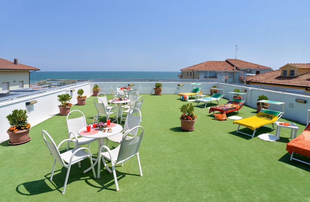 Hotel Ciondolo D'Oro Rimini Bagian luar foto